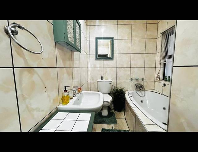 4 BEDROOM HOUSE FOR SALE IN VELD EN VLEI